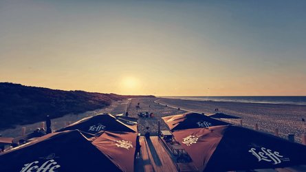 Breezand Pavilion Vrouwenpolder Beach